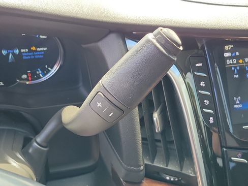 Used 2020 Cadillac Escalade Luxury AWD/4WD image 30
