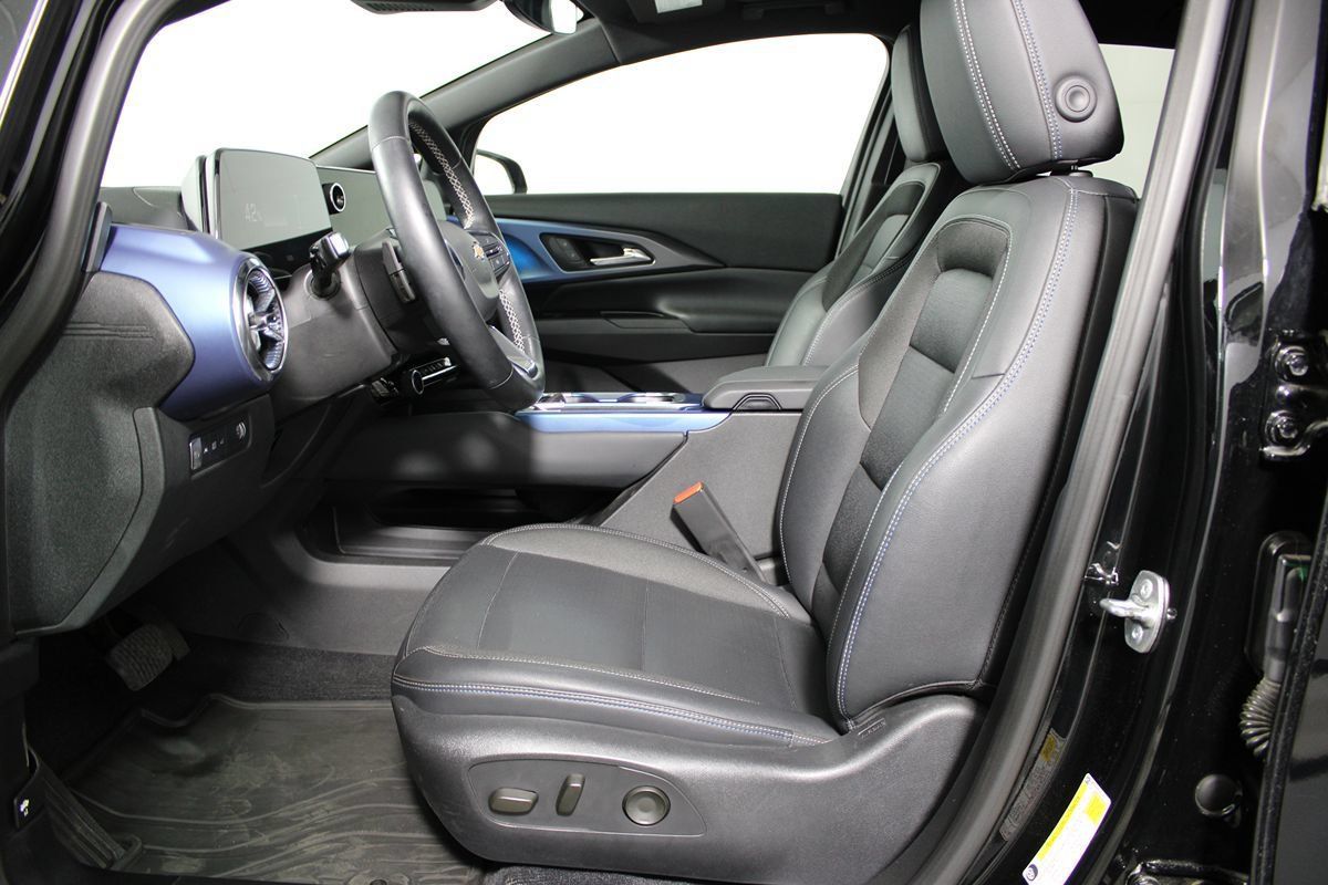 Used 2024 Chevrolet Equinox EV LT w/ LPO, All-Weather Mat Package FWD image 7