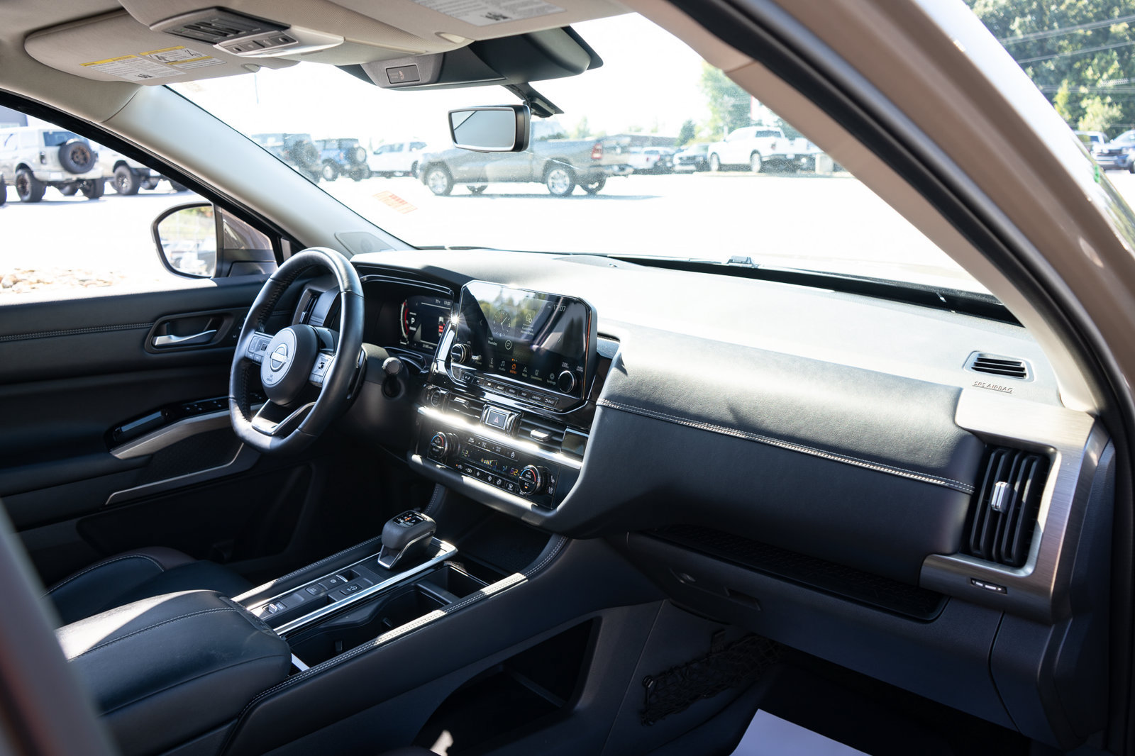 Used 2023 Nissan Pathfinder Platinum w/ Cargo Package FWD image 23