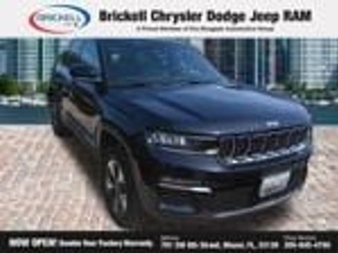 Used 2024 Jeep Wagoneer L Series II RWD image 28