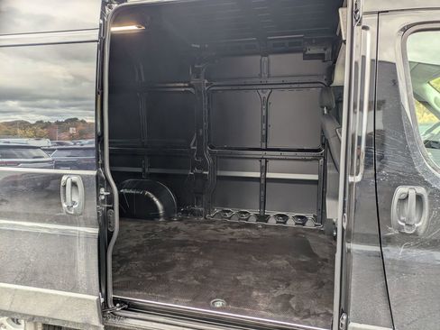 New 2025 RAM ProMaster 2500 w/ Quick Order Package 22G SLT image 28