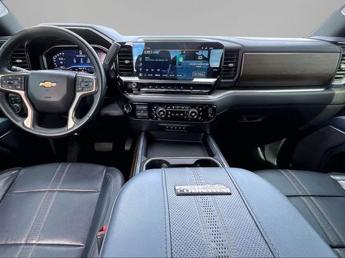 Used 2024 Chevrolet Silverado 3500 High Country w/ Technology Package AWD/4WD image 8
