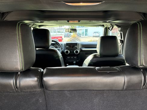 Used 2016 Jeep Wrangler Unlimited Sahara w/ Connectivity Group image 14