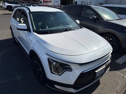 Used 2023 Kia Niro EX FWD image 6