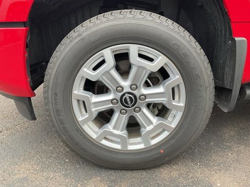 Used 2024 Nissan Titan SV w/ SV Convenience Package image 9