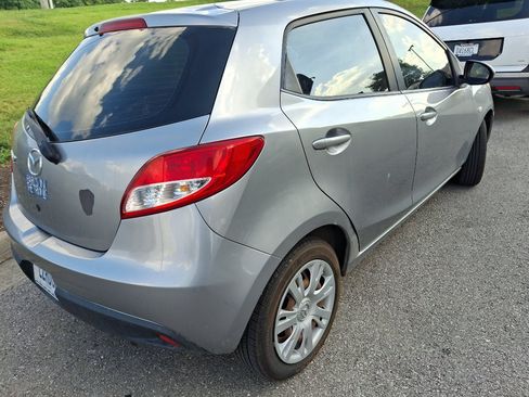 Used 2014 MAZDA MAZDA2 Sport FWD image 5