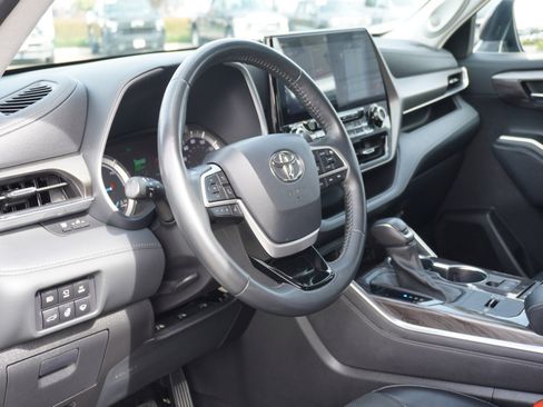 Used 2022 Toyota Highlander Limited image 23