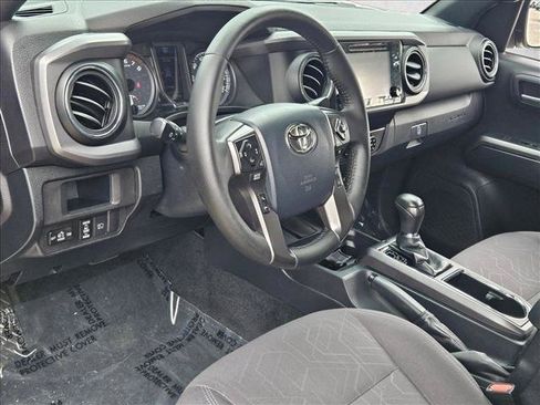Used 2019 Toyota Tacoma TRD Off-Road AWD/4WD image 10