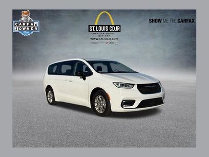 Used 2024 Chrysler Pacifica Touring-L