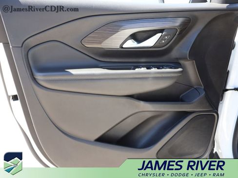 Used 2024 GMC Terrain SLE FWD image 20