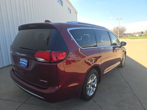 Used 2017 Chrysler Pacifica Limited w/ Advanced Safetytec Group FWD image 6