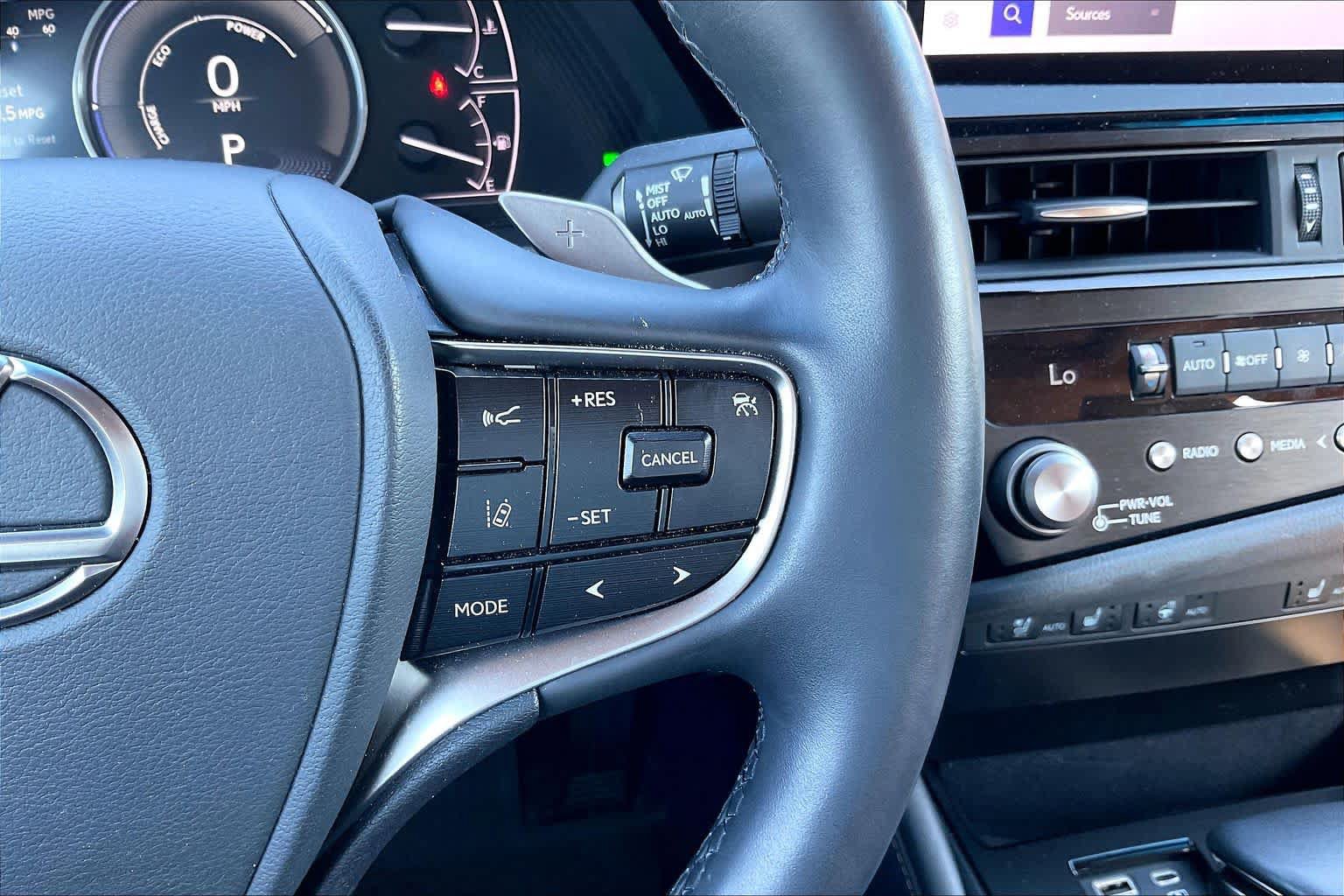 Used 2025 Lexus ES 300h w/ Premium Package FWD image 24