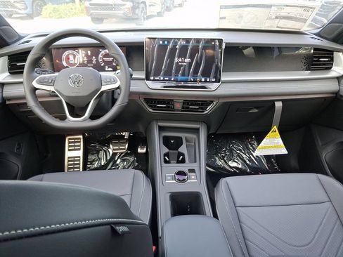 New 2026 Volkswagen Tiguan SE R-Line FWD image 6