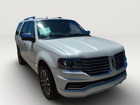 Used 2015 Lincoln Navigator 4WD image 12