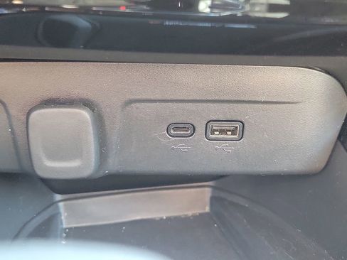 Used 2024 Chevrolet Trax RS w/ Sunroof Package image 12