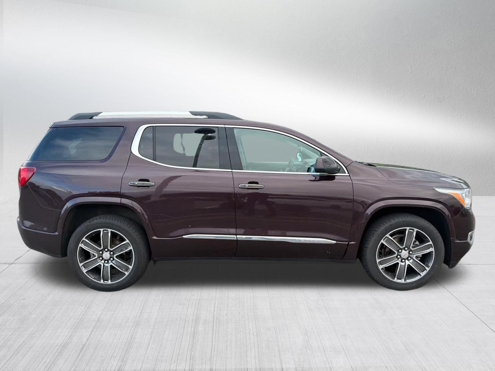 Used 2017 GMC Acadia Denali w/ Technology Package AWD/4WD image 3