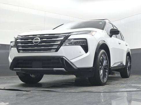 Certified 2025 Nissan Rogue Platinum w/ Platinum Premium Package FWD image 20