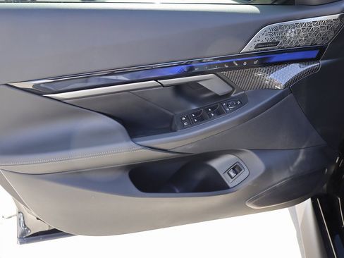 Used 2025 BMW M5 w/ Carbon Package image 10