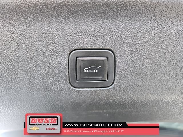 Used 2024 GMC Yukon Denali w/ Advanced Technology Package AWD/4WD image 9