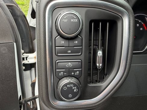 Used 2023 Chevrolet Silverado 2500 LT AWD/4WD image 16