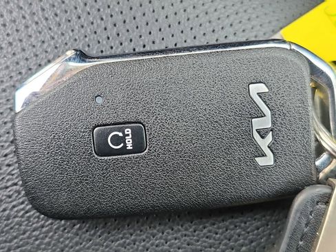Used 2025 Kia Sportage EX FWD image 35