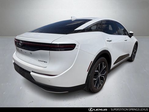 Used 2024 Toyota Crown Limited image 3