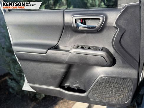 Used 2020 Toyota Tacoma TRD Off-Road w/ Technology Package AWD/4WD image 19