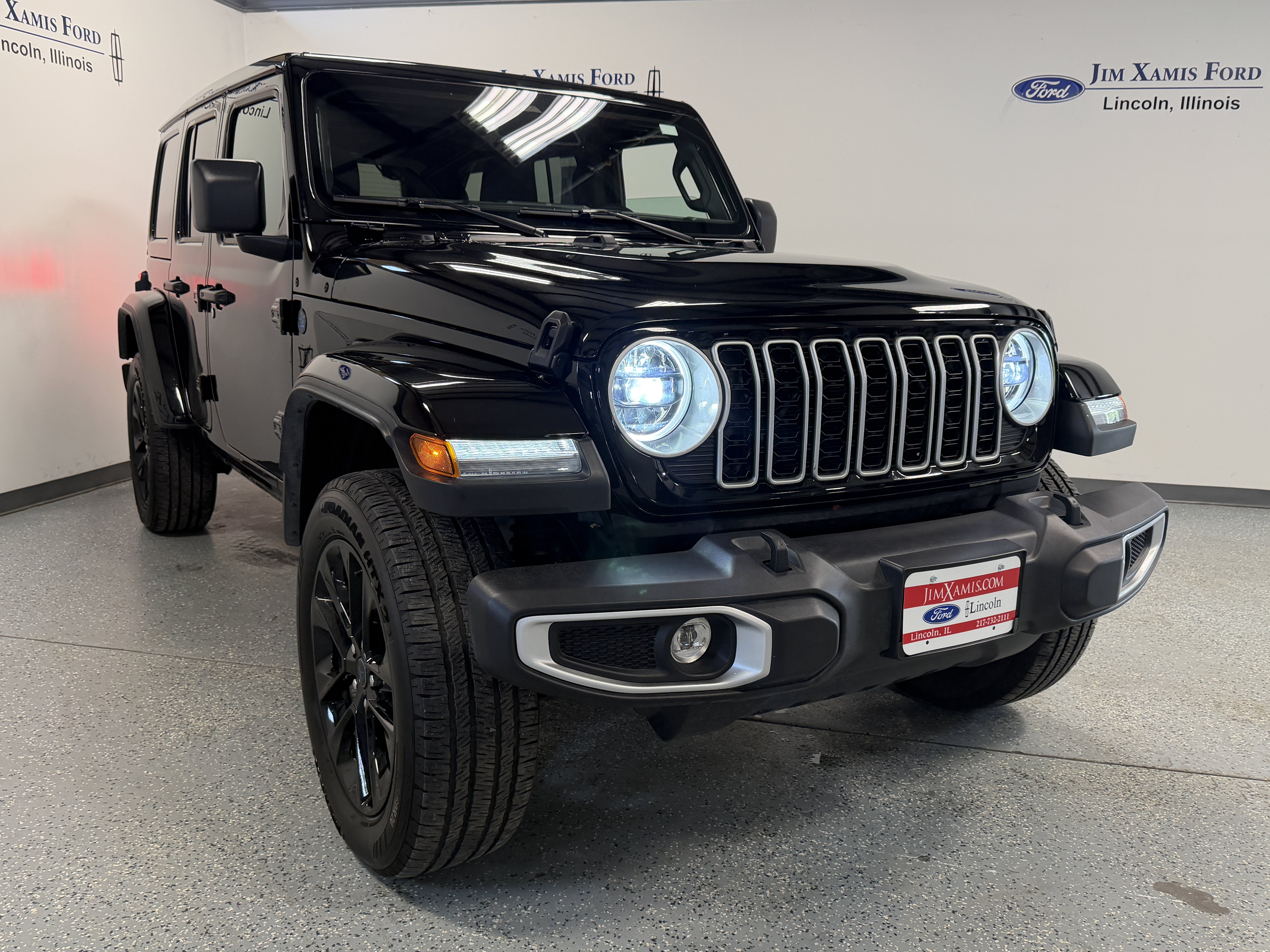 Used 2025 Jeep Wrangler Unlimited Sahara w/ Safety Group AWD/4WD image 35