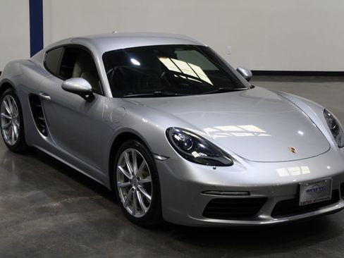 Used 2018 Porsche 718 Cayman RWD image 6