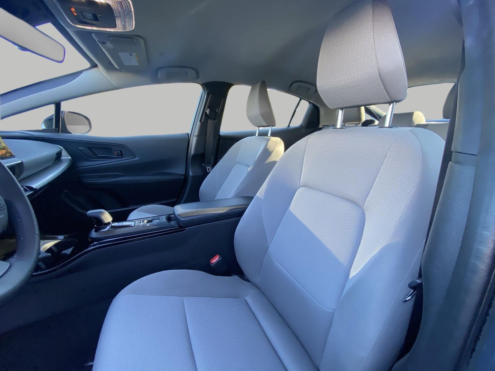 Used 2024 Toyota Prius LE AWD/4WD image 11