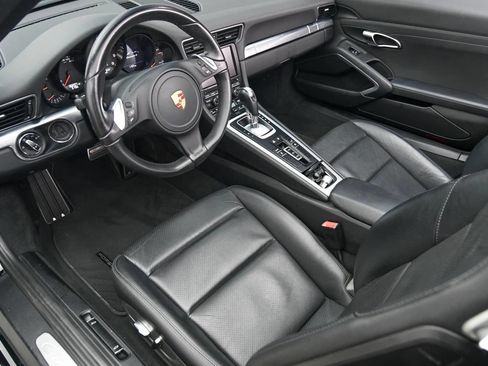 Used 2015 Porsche 911 Carrera 4 AWD/4WD image 2