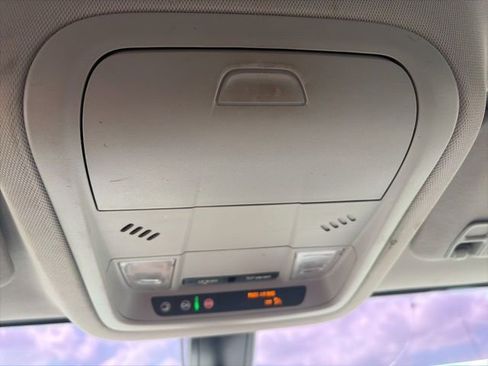 Used 2021 GMC Acadia SLE FWD image 25