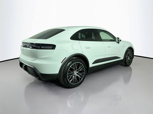 Certified 2025 Porsche Macan 4 Electric RWD image 7