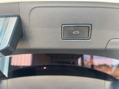 Used 2021 Volkswagen Atlas Cross Sport SE image 9