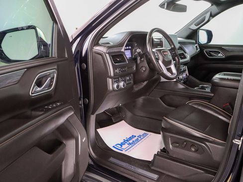 Used 2021 GMC Yukon SLT w/ SLT Luxury Plus Package image 3