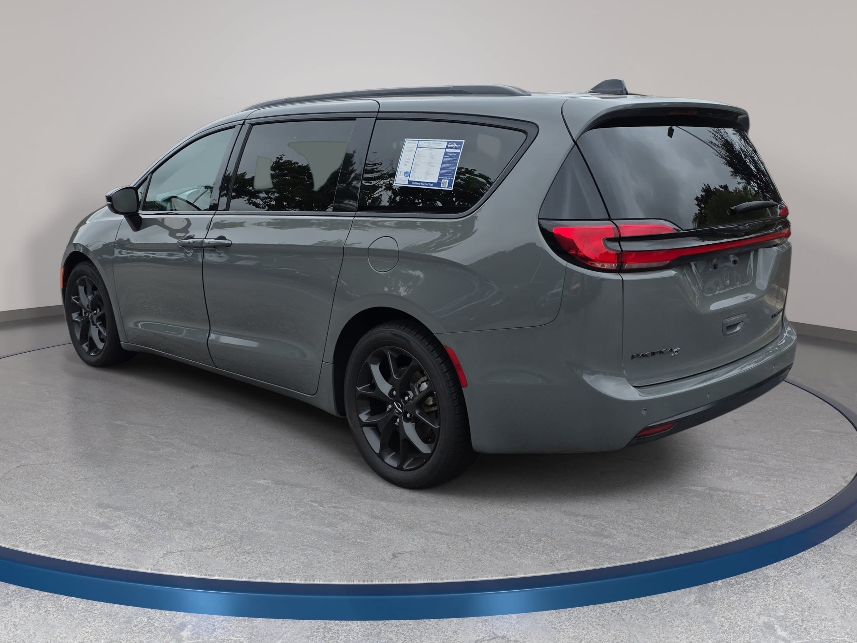 Used 2025 Chrysler Pacifica Limited FWD image 7
