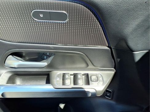 Certified 2022 Mercedes-Benz GLB 250 4MATIC image 22