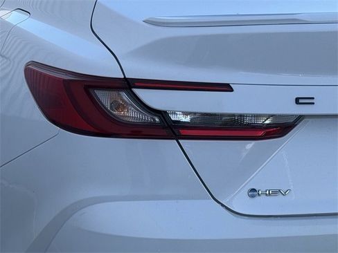 Used 2025 Toyota Camry SE image 6