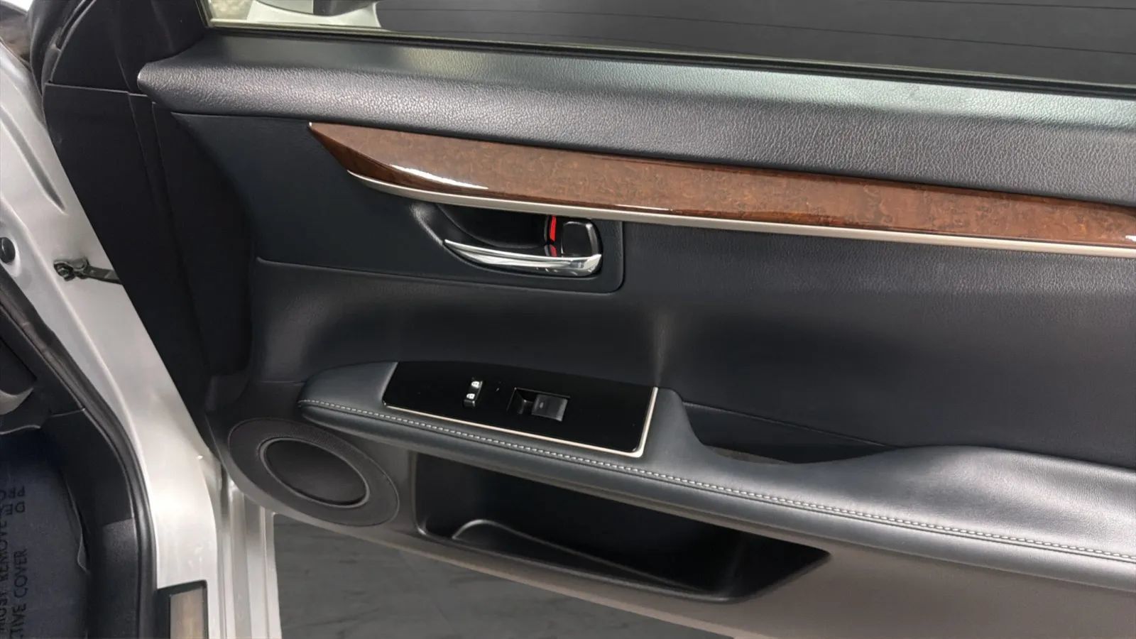 Used 2016 Lexus ES 300h w/ Luxury Package w/Wood Trim FWD image 18
