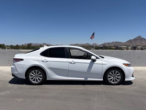 Used 2020 Toyota Camry LE w/ Carpet Mat Package FWD image 2