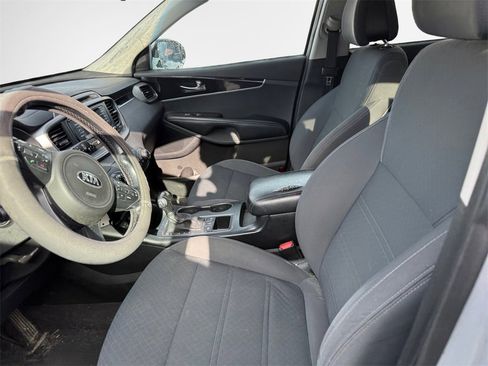 Used 2016 Kia Sorento LX w/ LX Convenience Package image 12
