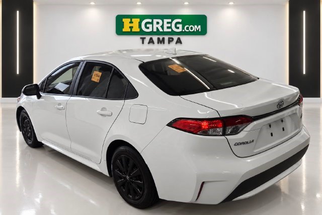 Used 2022 Toyota Corolla LE FWD image 2