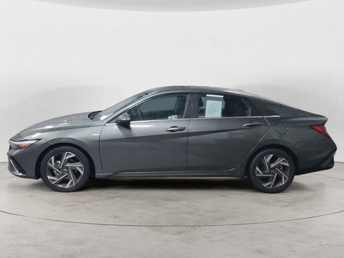 Certified 2025 Hyundai Elantra SEL image 2