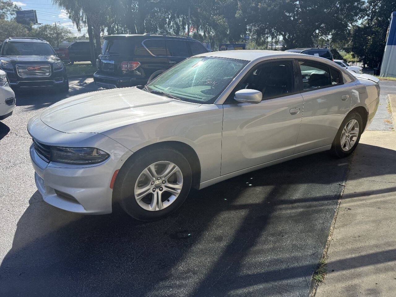 Used 2019 Dodge Charger SXT w/ Leather Interior Group RWD image 3
