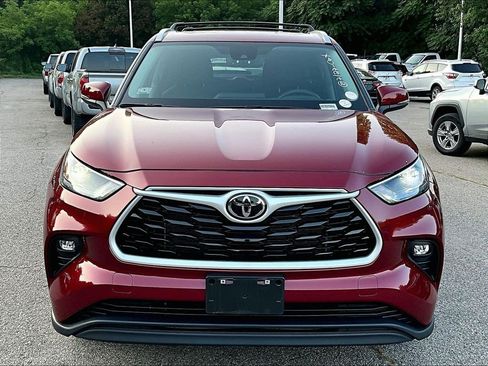 Certified 2024 Toyota Highlander XLE AWD/4WD image 2