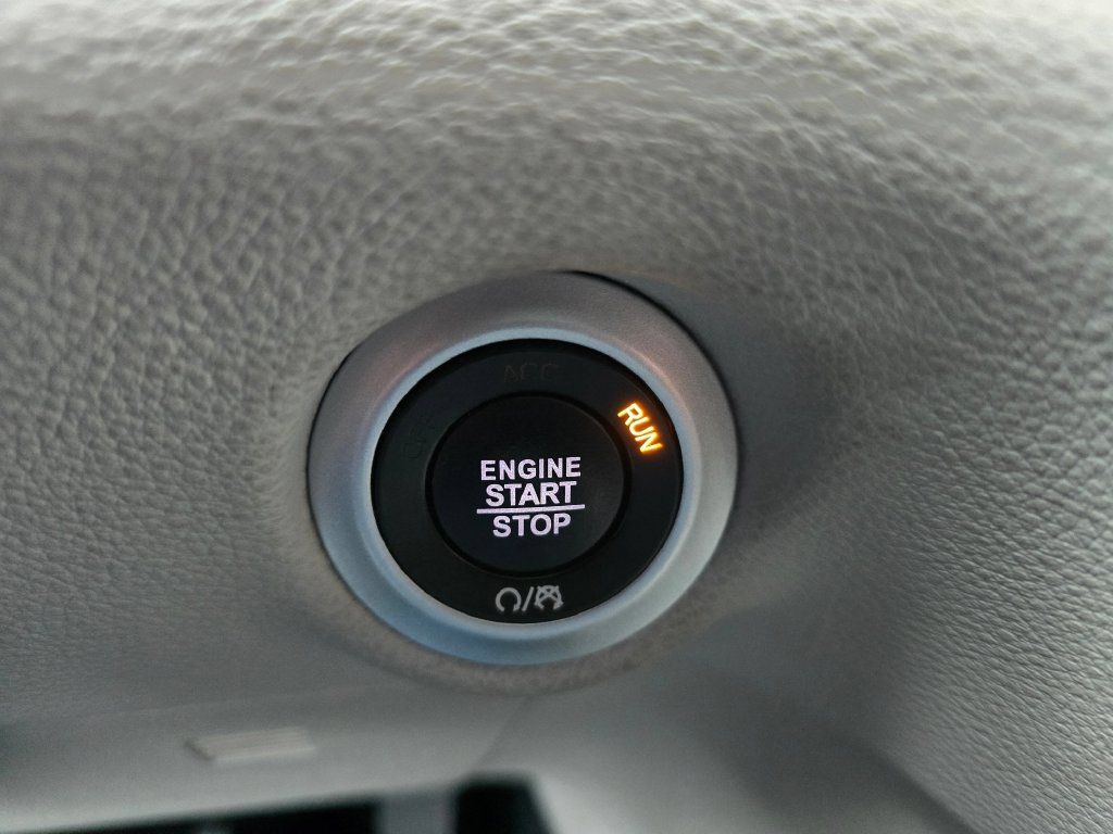Used 2023 Chrysler Pacifica Touring-L FWD image 25