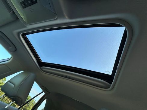 Used 2020 Toyota RAV4 XLE Premium image 31