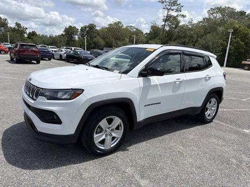 Used 2022 Jeep Compass Latitude FWD image 5