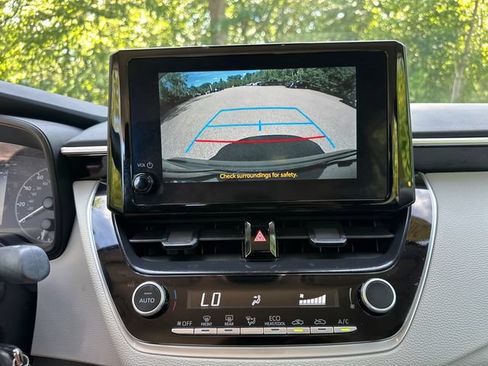 Used 2025 Toyota Corolla LE FWD image 35