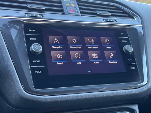 Used 2021 Volkswagen Tiguan SE w/ 3rd Row Seat Package image 25